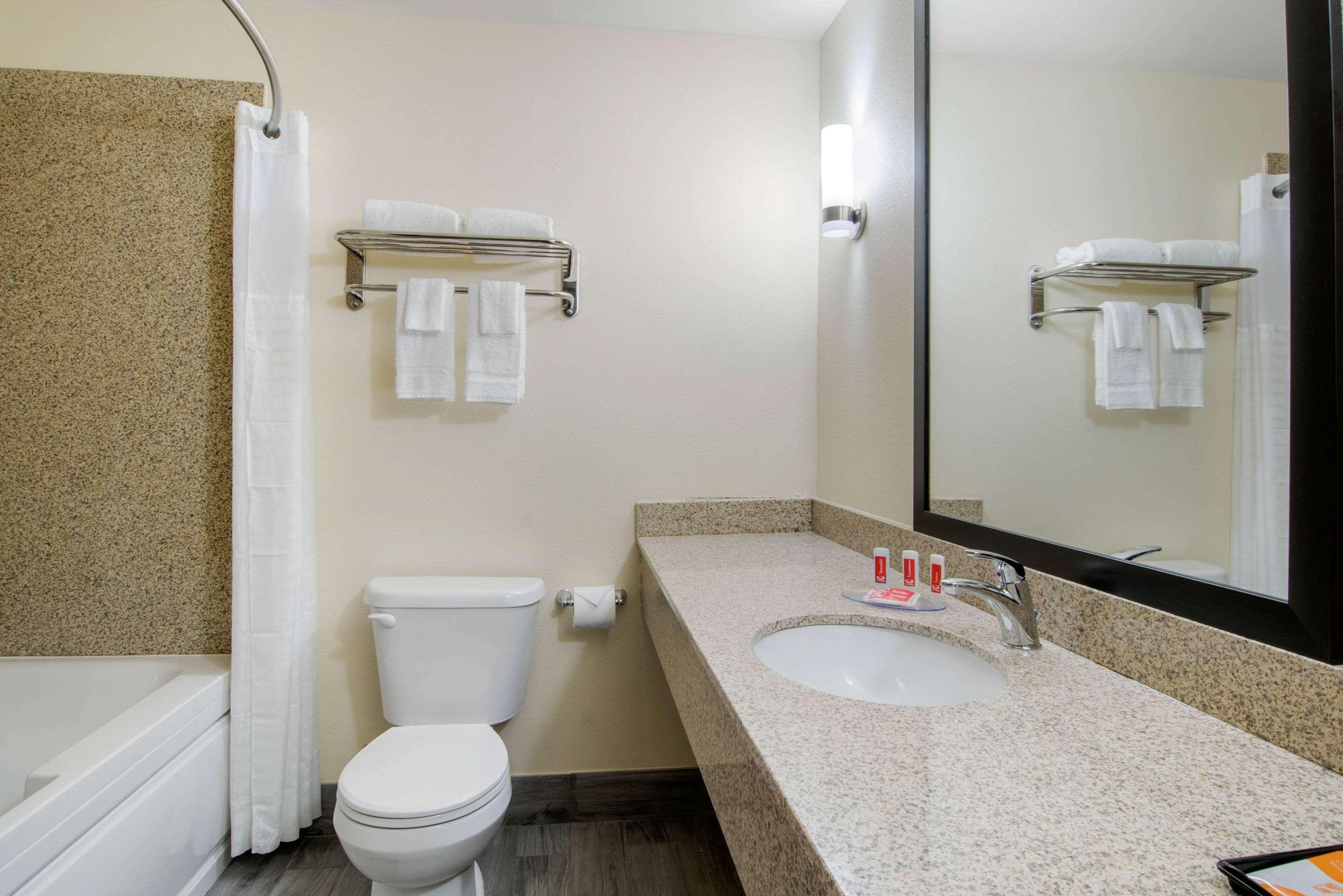 Econo Lodge Inn & Suites Springfield Dış mekan fotoğraf